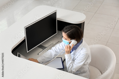 Female medical assistant wo...