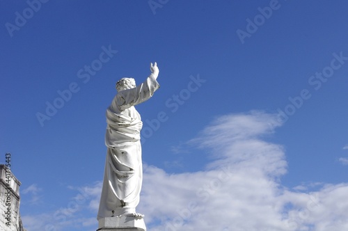 Statue de saint à Lourdes