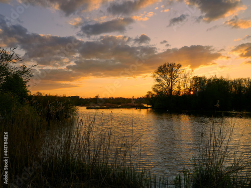 Sonnenuntergang im Vogelschutzgebiet NSG Garstadt bei Heidenfeld im Landkreis Schweinfurt  Unterfranken  Bayern  Deutschland