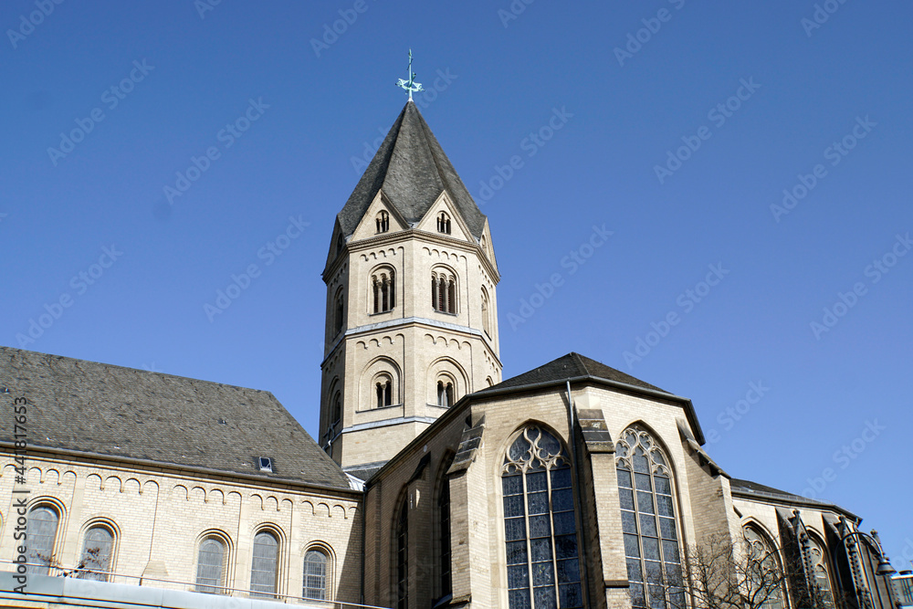 Dominikanerkirche St. Andreas, romanische Kirche