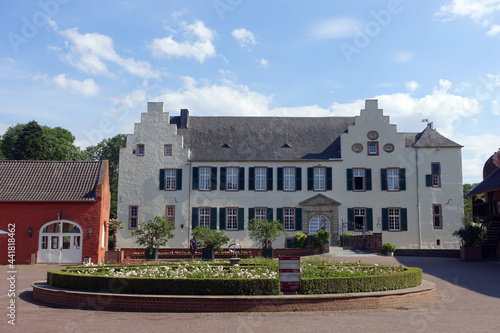 Burg Heimerzheim, Wasserburg aus dem 14. Jahrhundert photo