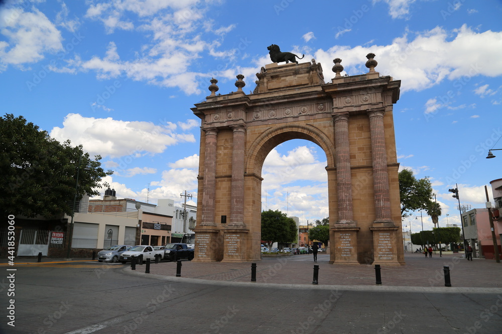 El Arco Triunfal de la Calzada de Los Héroes, mejor conocido como 