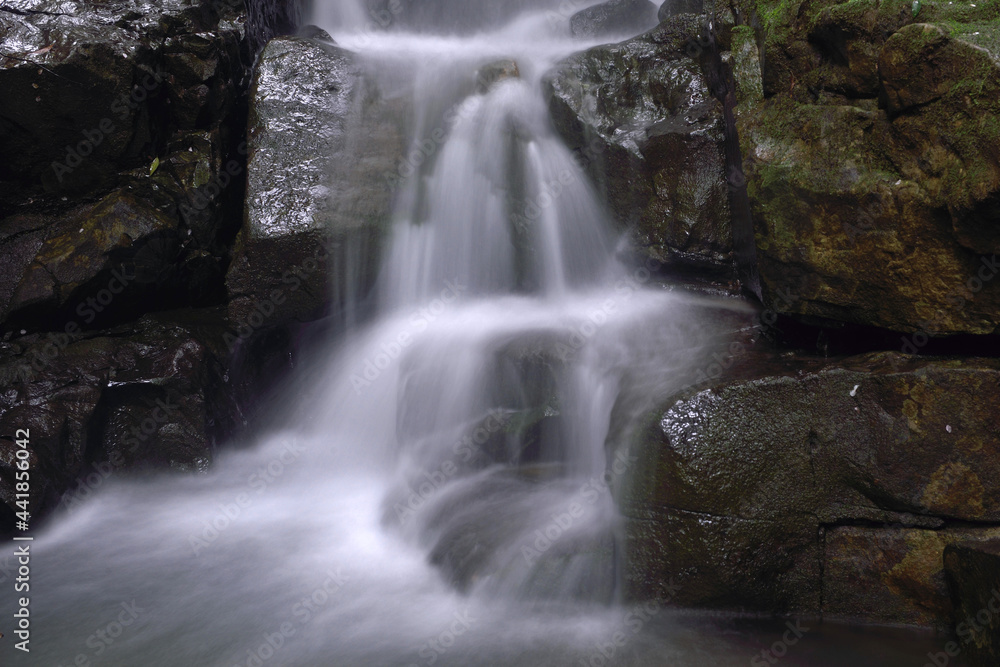 Fototapeta premium 神掛けの滝より下流の滝