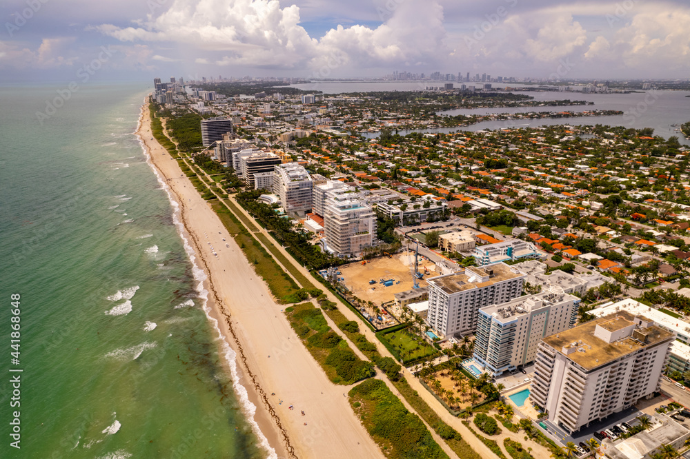 Fototapeta premium Oceanfront realty Miami Beach FL Surfside