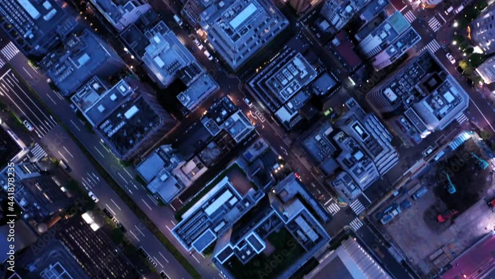 夕暮れ ビル群の道路・空撮 夕暮れ ビル群の道路・空撮