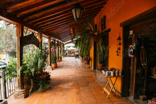 Fototapeta Naklejka Na Ścianę i Meble -  Hacienda , portal de madera estilo Sinaloa 