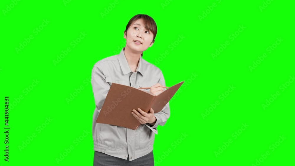 作業服を着たビジネスウーマン　クロマキー合成