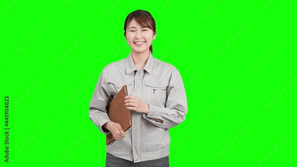 作業服を着たビジネスウーマン　クロマキー合成