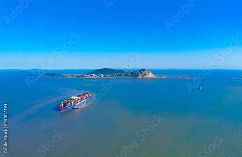 Fototapeta Naklejka Na Ścianę i Meble -  Ocean scenery of Yangshan deep water port in Hangzhou Bay, Zhejiang Province, China