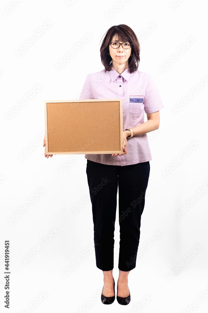 メッセージボードを持つ女性 メッセージボードを持つ女性