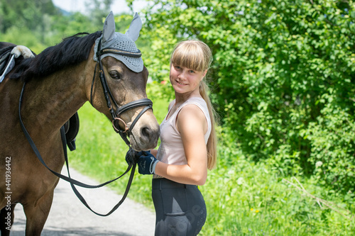 Reiterin/Mädchen mit Pferd/Pony