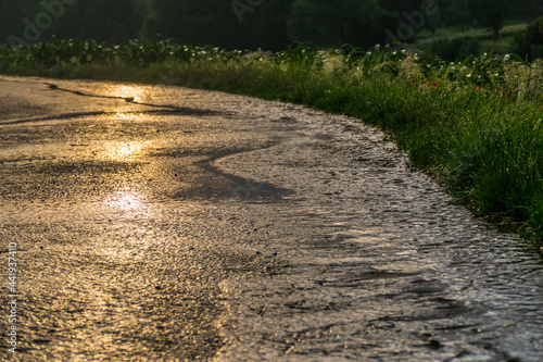 Nasse Strasse nach Starkregen