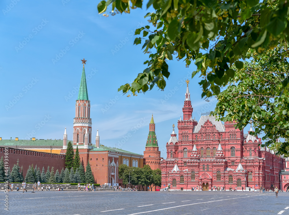 Nikolskaya Tower and the Historical Museum on Red Square. The ancient Moscow Kremlin is the main tourist attraction of the city. Beautiful panoramic view of the heart of Moscow on a sunny day. Nikolskaya Tower and the Historical Museum on Red Square. The ancient Moscow Kremlin is the main tourist attraction of the city. Beautiful panoramic view of the heart of Moscow on a sunny day.