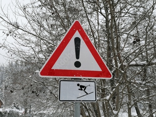 Skifahrer Ski Vorsicht Schild Skipiste
