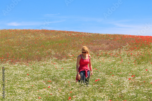 Eine junge Dame im Kornfeld