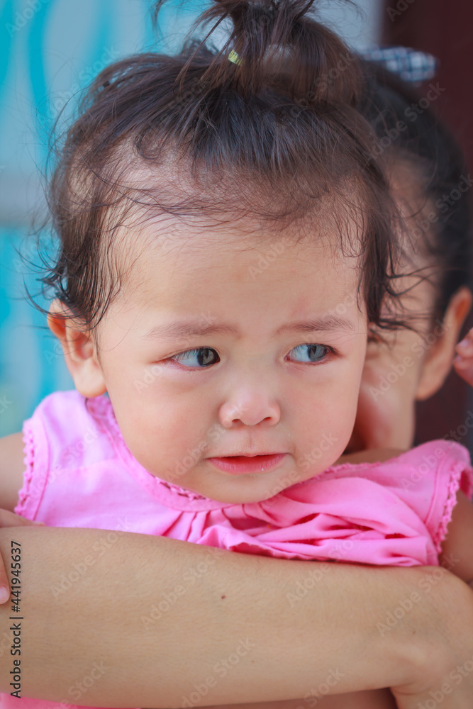 The little girl cried and called for her mother.
The little girl cried and called for her mother.
