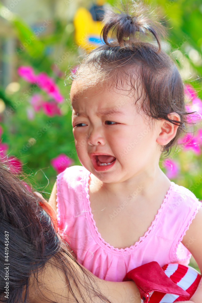 The little girl cried and called for her mother.
The little girl cried and called for her mother.
