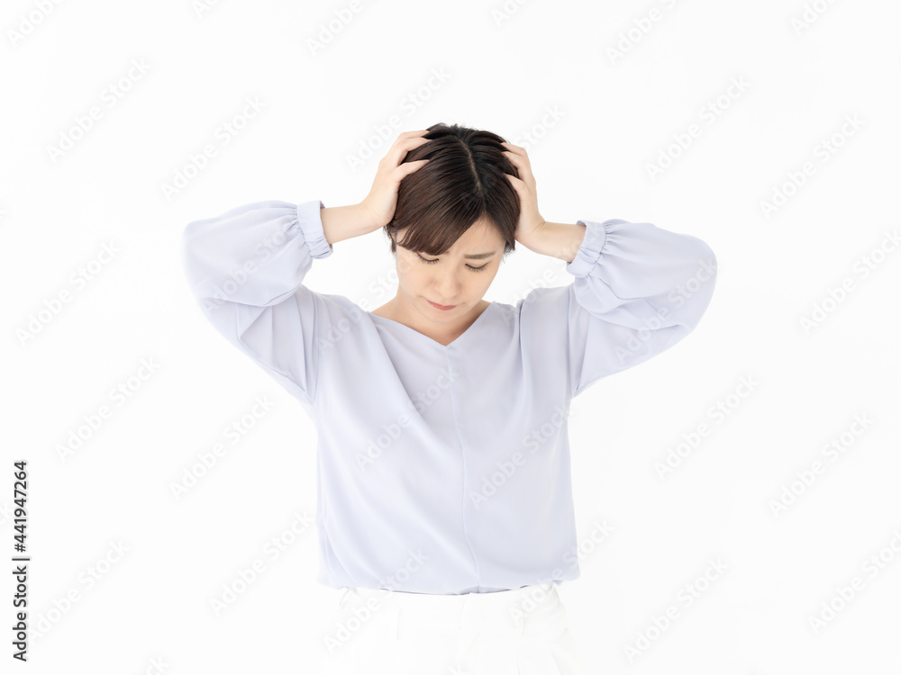 悩む女性 悩む女性
