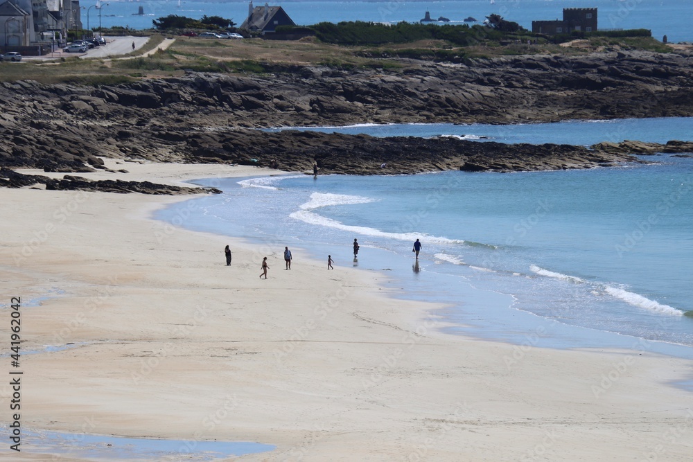 Fototapeta premium Walking on the beach