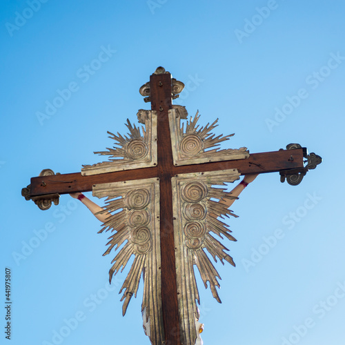 Fotografie, Tablou Cross of Jesus Christ being taken by the faithful to the church on the first Friday of the year 2021