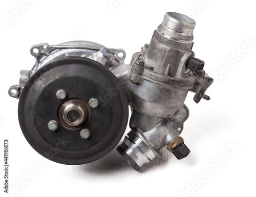 Cuadro en lienzo Metal automobile pump for cooling the engine of a water pump on a white background