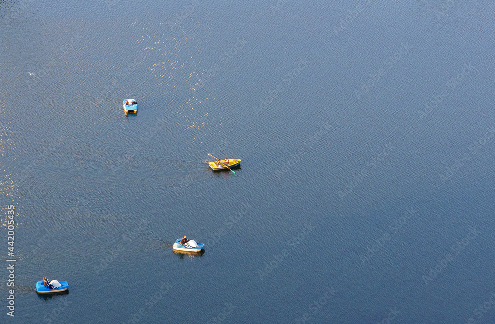 Top view of boats on the sea surface.