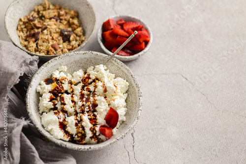 cottage cheese with strawberries and granola