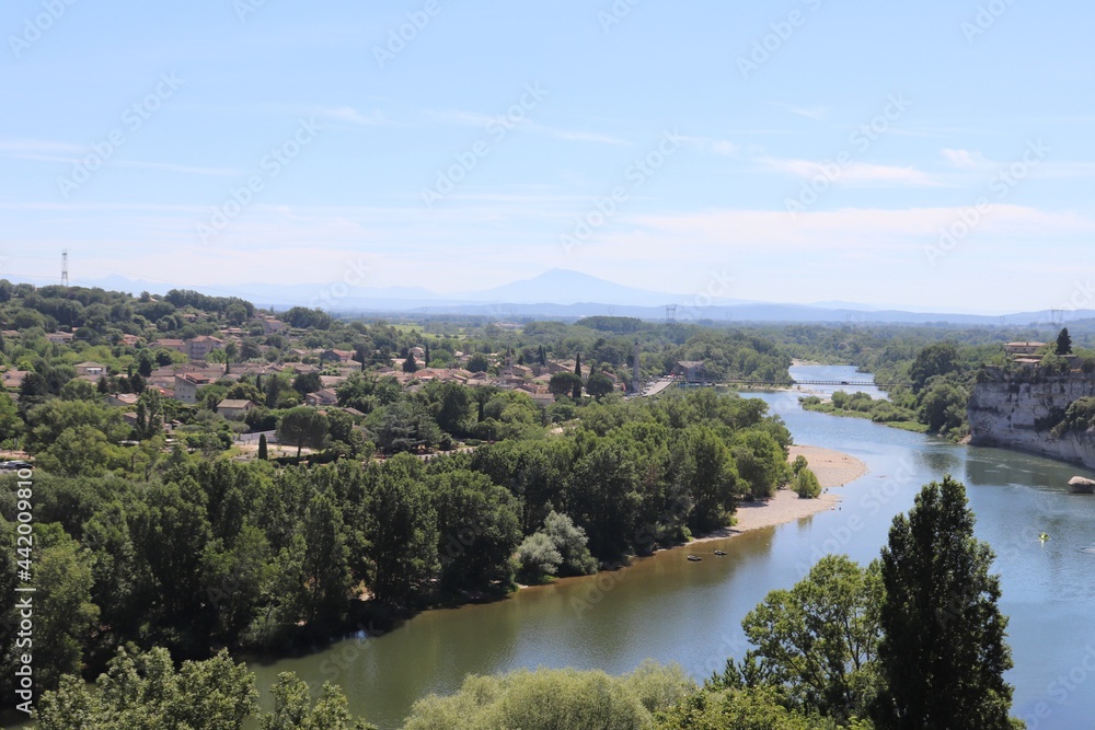 La riviere Ardeche vue depuis le village de Aigueze, village de Aigueze, departement du Gard, France