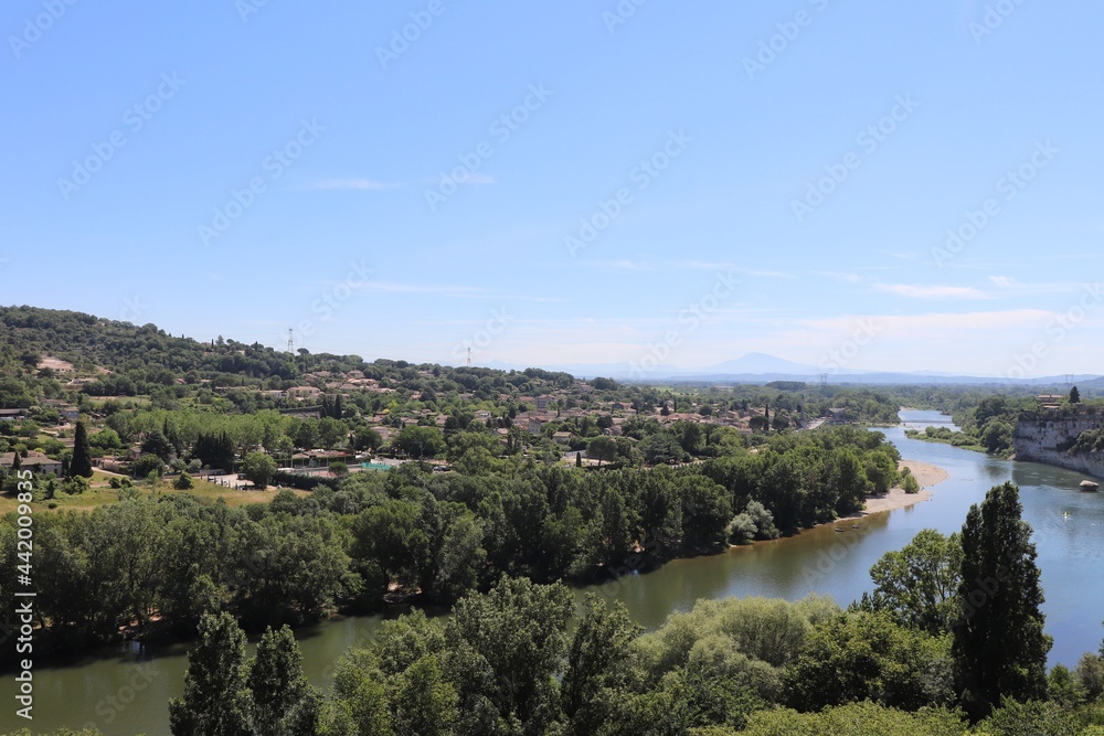 La riviere Ardeche vue depuis le village de Aigueze, village de Aigueze, departement du Gard, France