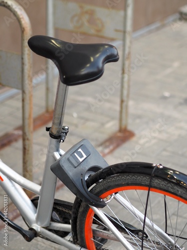 bicycle lock with control via a mobile application with a quar code