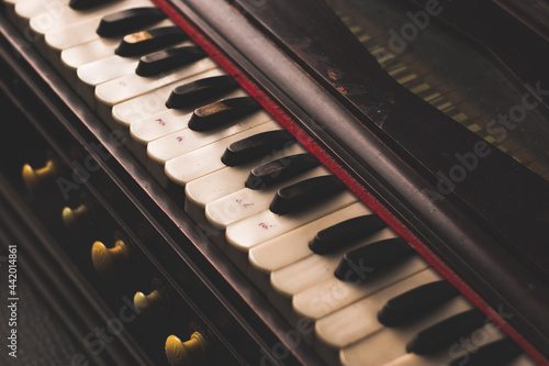 Obraz na plátne Harmonium keys with vintage looks  stock image, selective focus.