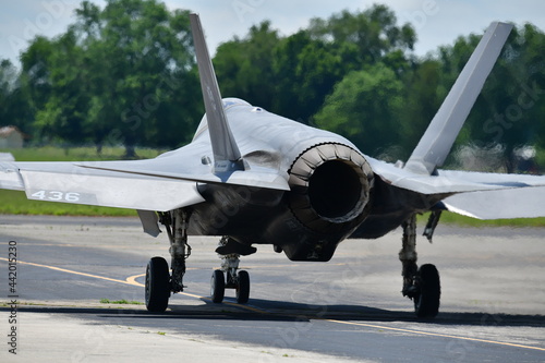 F-35 Lightning  taxiing from the rear