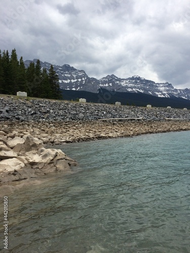 Wallpaper Mural Lake Minnewanka loop north of Banff Torontodigital.ca