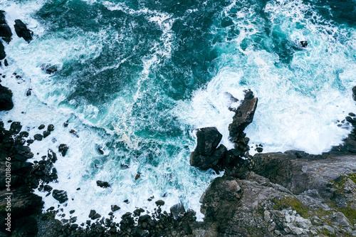Fotografia Aerial shot of waves from the Atlantic crashing on cliffs on the West Coast of I