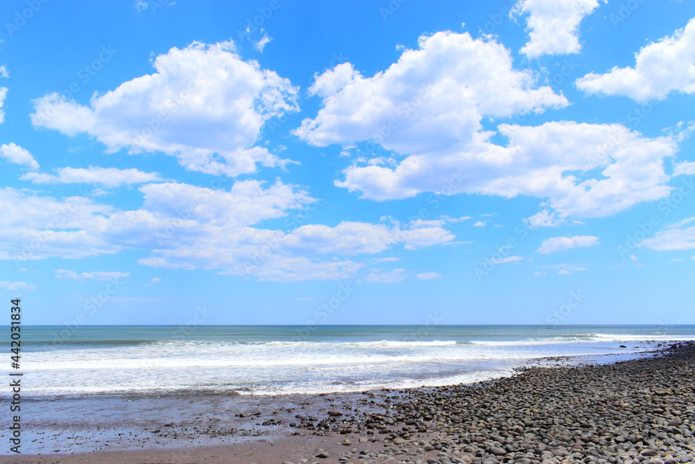 Obraz premium Hermosa playa con rocas en El Salvador