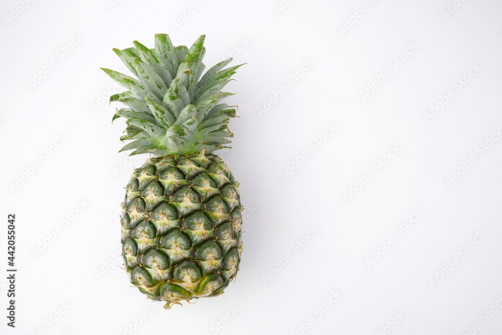 Fototapeta premium fresh green pineapple isolated on white background