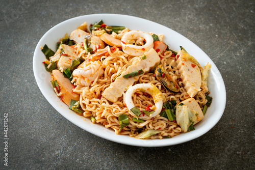 Instant noodle spicy salad with mixed meats