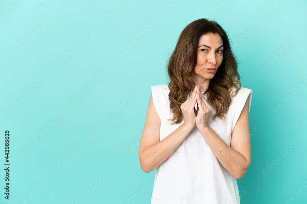Fototapeta premium Middle aged caucasian woman isolated on blue background scheming something