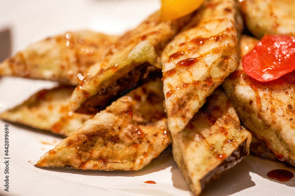 A delicious new Cantonese dish, deep-fried eggplant pieces A delicious new Cantonese dish, deep-fried eggplant pieces