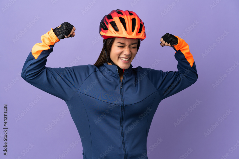 Teenager cyclist girl doing strong gesture - obrazy, fototapety, plakaty 