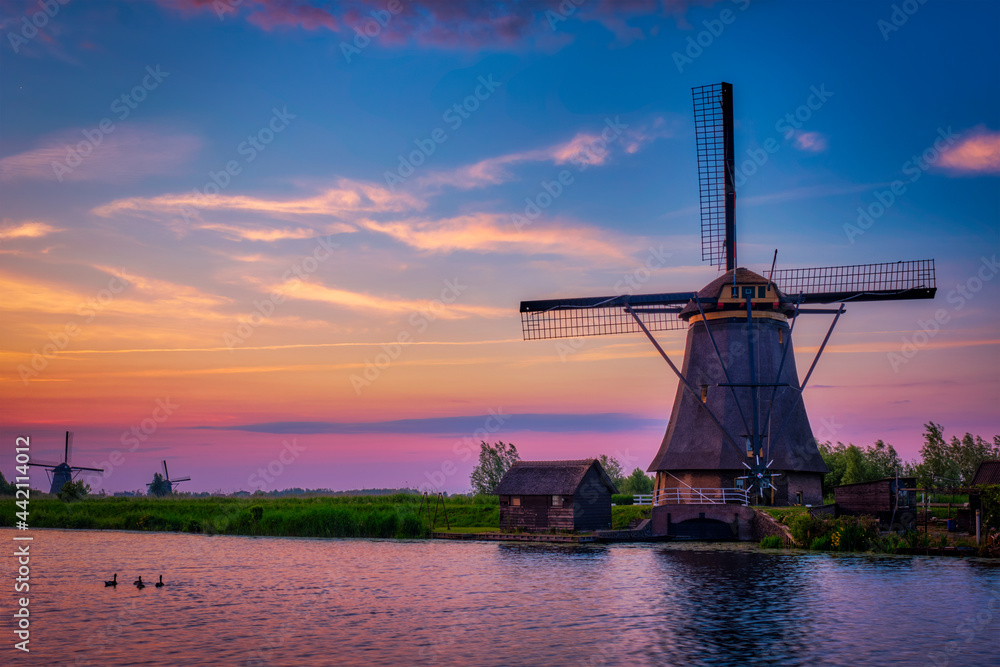Windmills at Kinderdijk in Holland. Netherlands - obrazy, fototapety, plakaty 