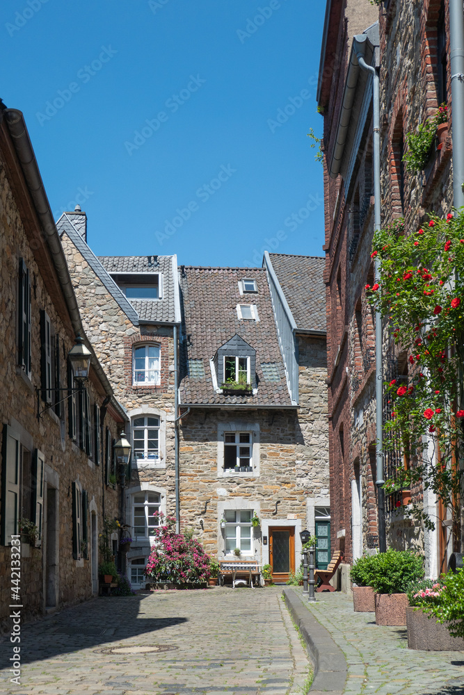 Die schöne Altstadt der Kupferstadt Stolberg - vertikale Bilder