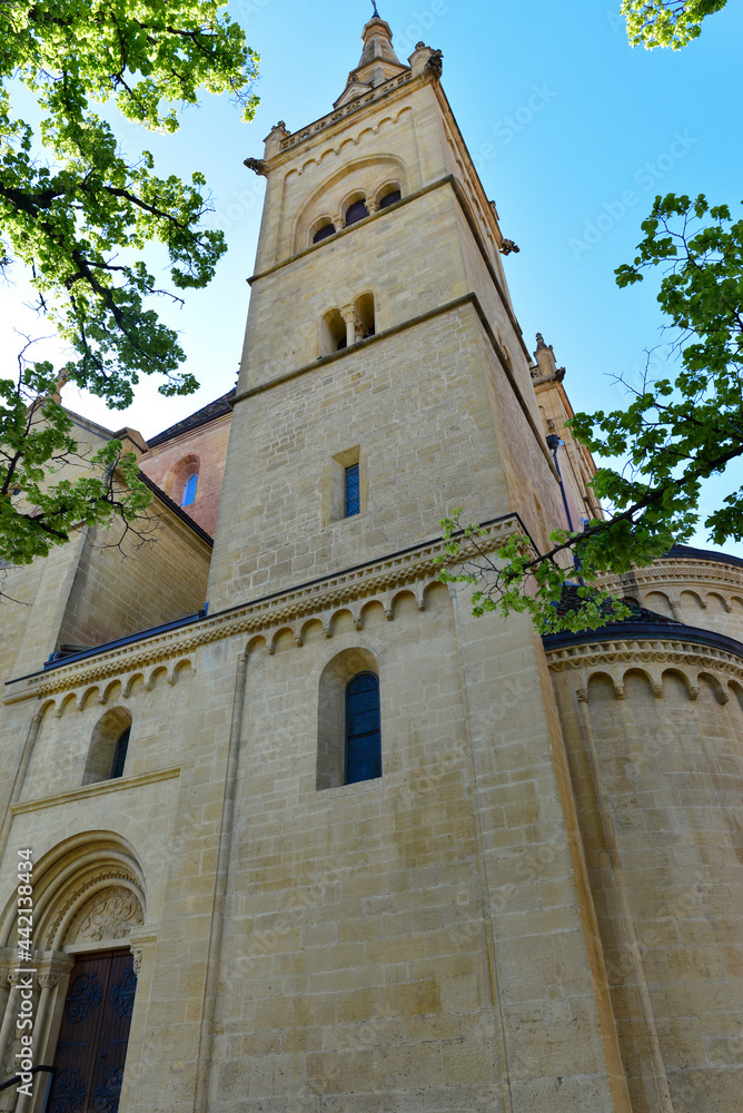 Kollegiatkirche Neuenburg in Neuenburg, Schweiz Kollegiatkirche Neuenburg in Neuenburg, Schweiz