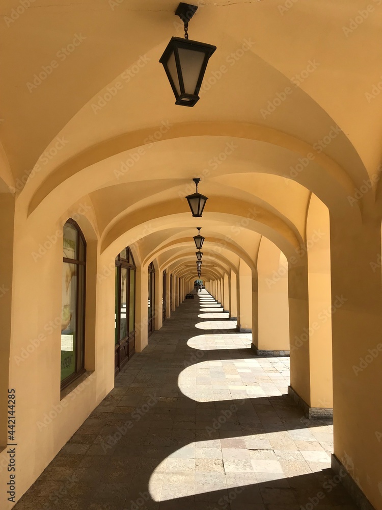Obraz premium corridor in the old town