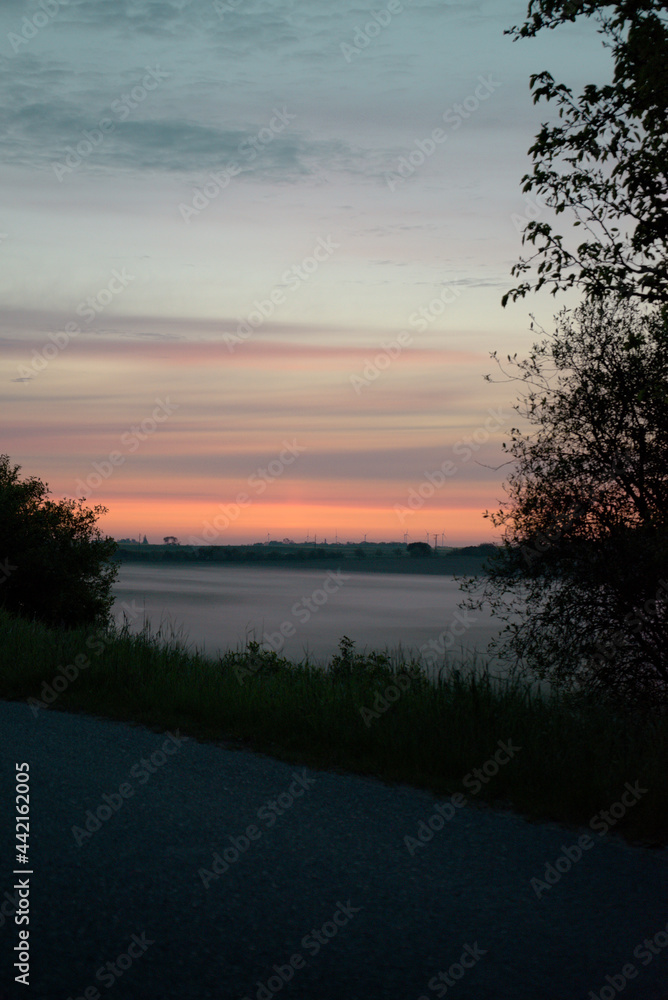 Fototapeta premium Starker Nebel auf Feld