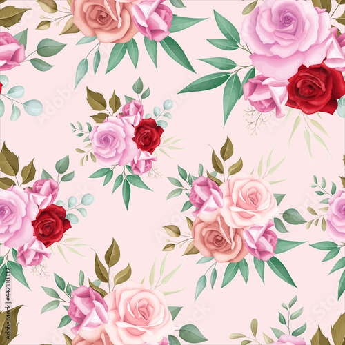 Elegant floral seamless pattern with romantic roses © darren