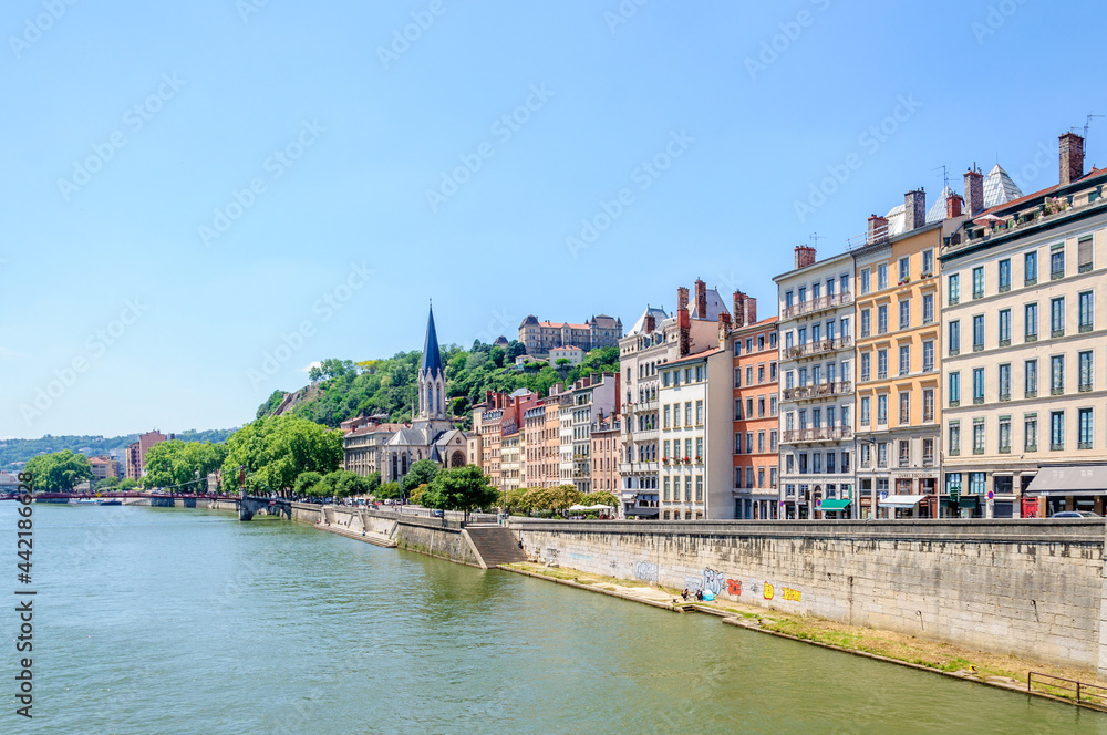 Fototapeta premium Quais de Lyon sur la Saône