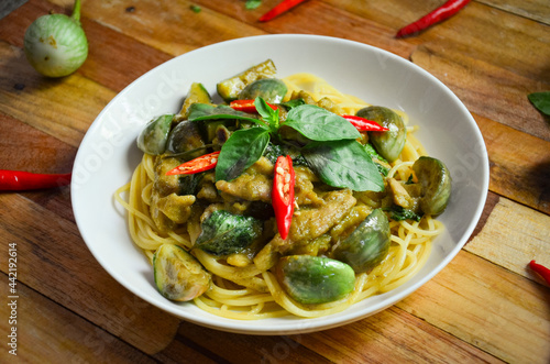 Spaghetti with Chicken Green Curry
