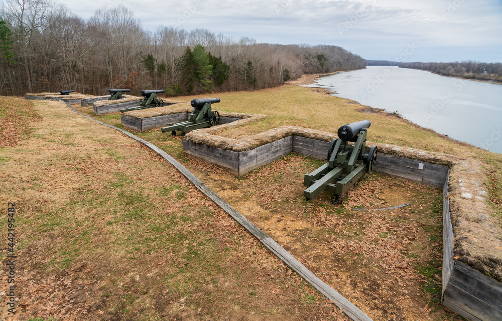 Obraz premium Cannons at Fort Donelson National Battlefield