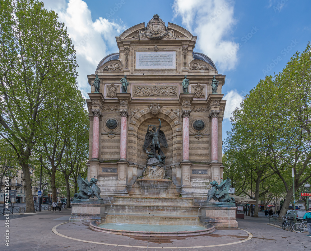 Obraz premium Paris, France - 05 02 2021: Latin quarter. Saint-Michel fountain, struggle of good against evil.
